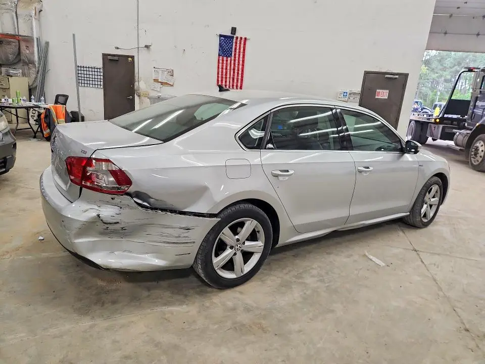 2015 VOLKSWAGEN PASSAT S  