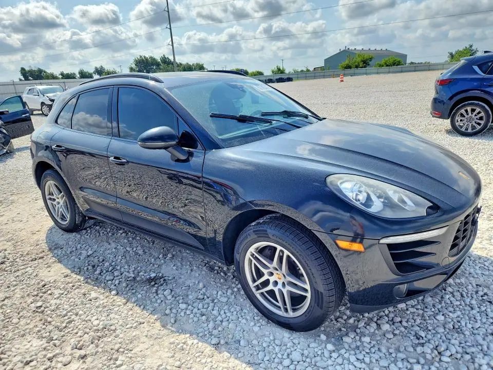 2017 PORSCHE MACAN   