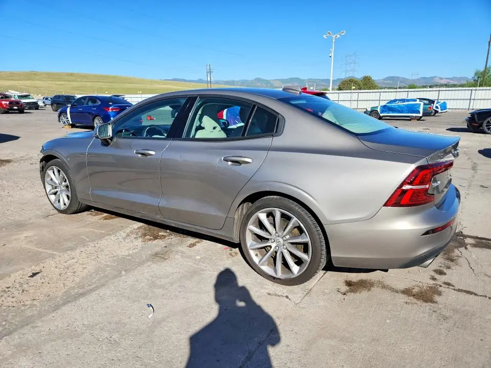 2021 VOLVO S60 T6 MOMENTUM  