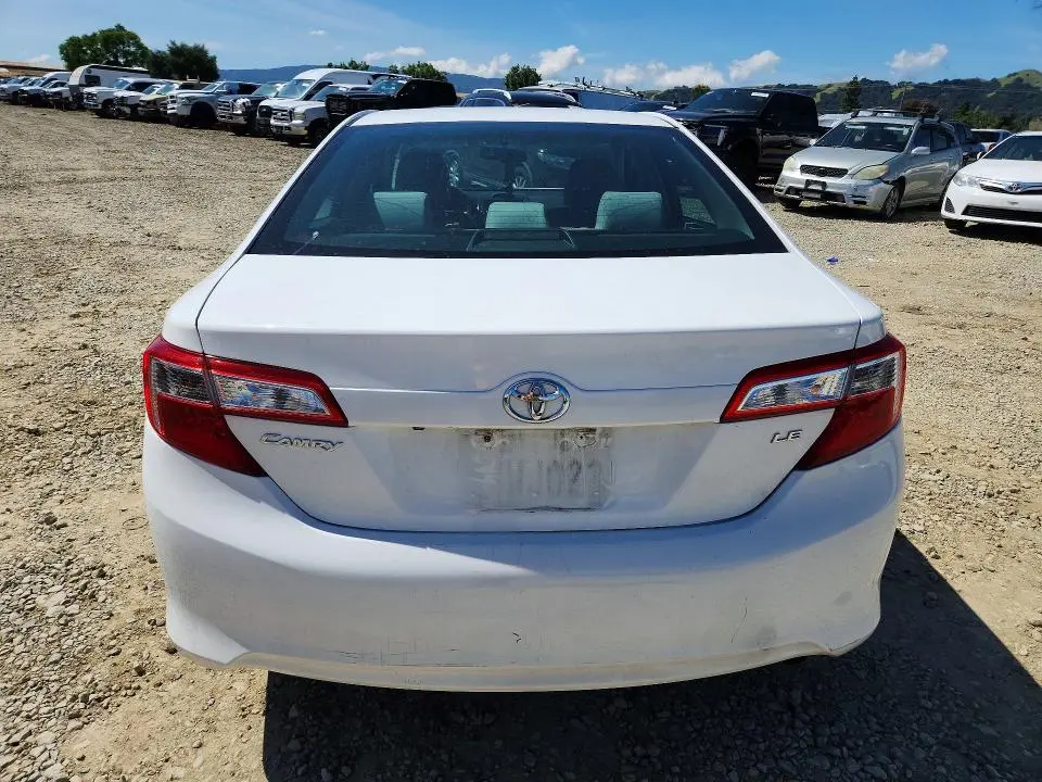 2014 TOYOTA CAMRY LE  