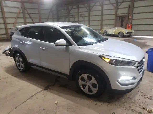 2018 HYUNDAI TUCSON SE  