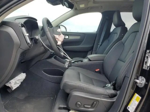 2024 VOLVO XC40 PLUS  