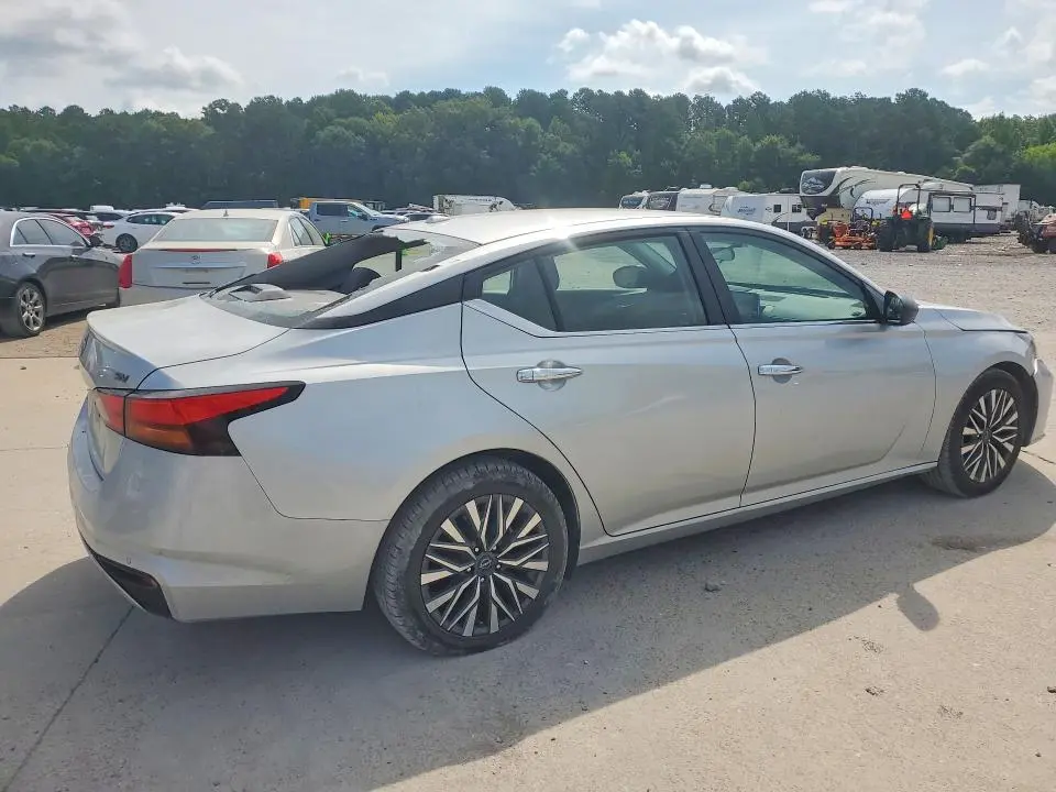 2024 NISSAN ALTIMA SV  