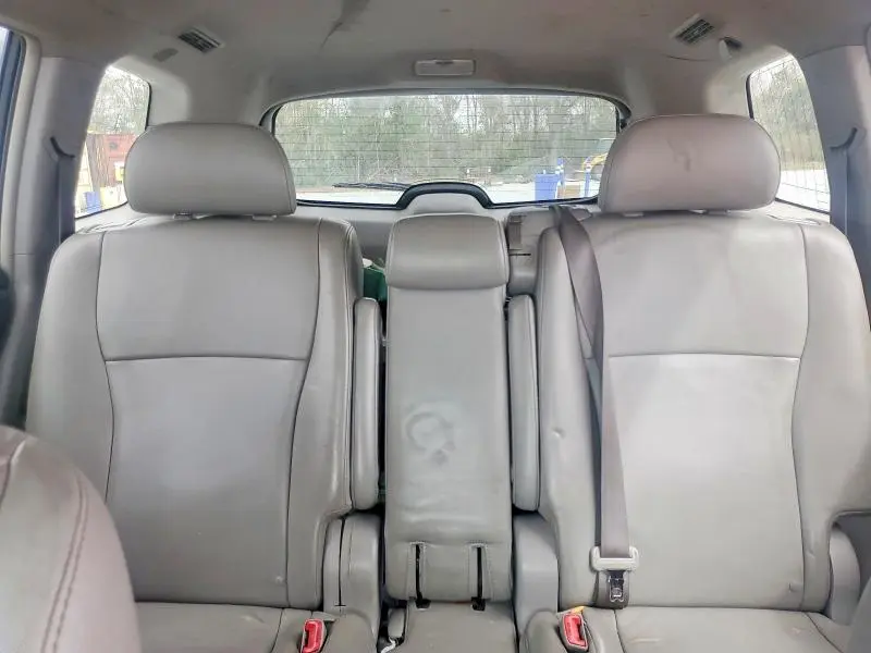2013 TOYOTA HIGHLANDER SE  