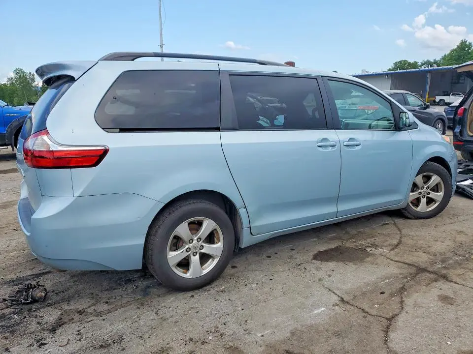 2016 TOYOTA SIENNA LE  