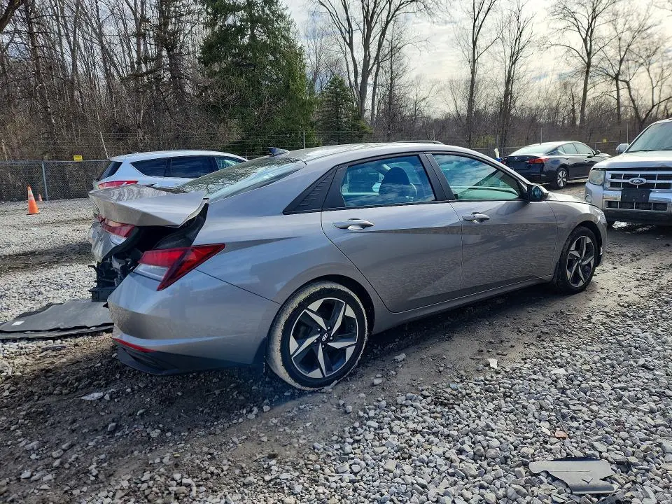 2023 HYUNDAI ELANTRA SEL  