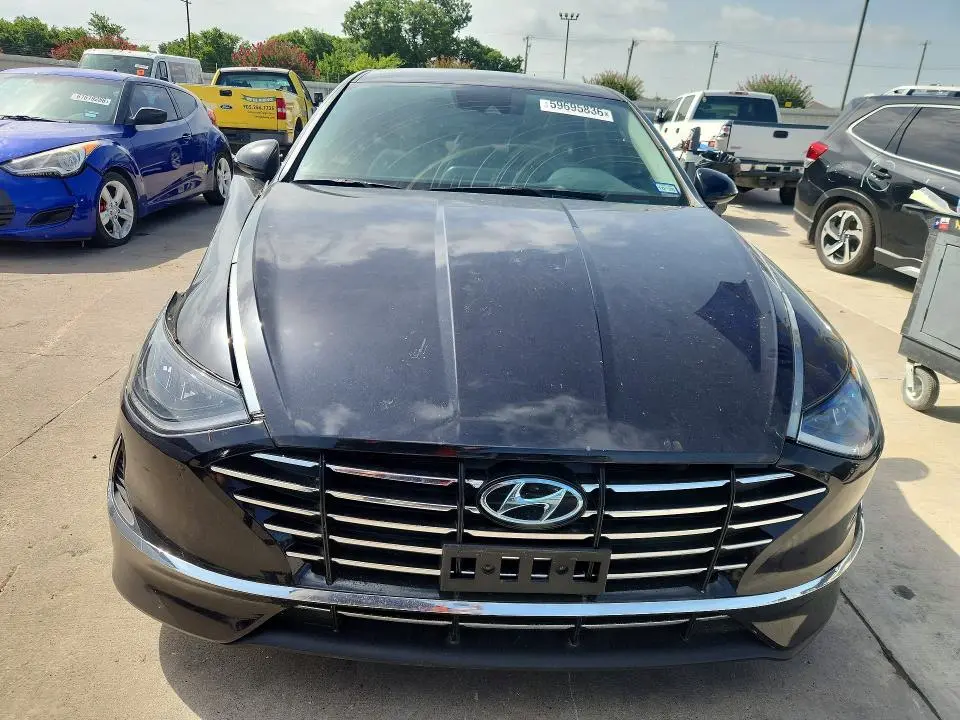 2023 HYUNDAI SONATA SE  