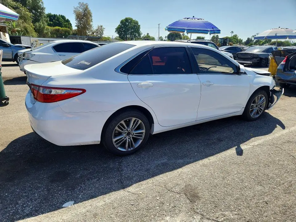 2016 TOYOTA CAMRY SE  