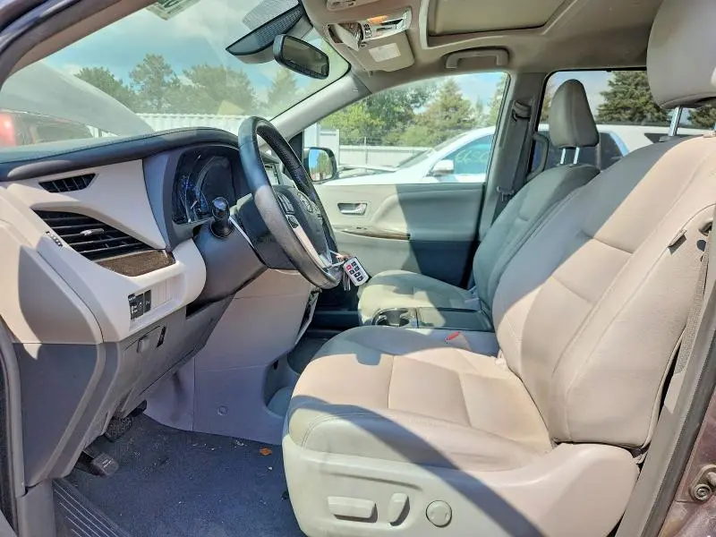 2019 TOYOTA SIENNA XLE 8-PASSENGER  
