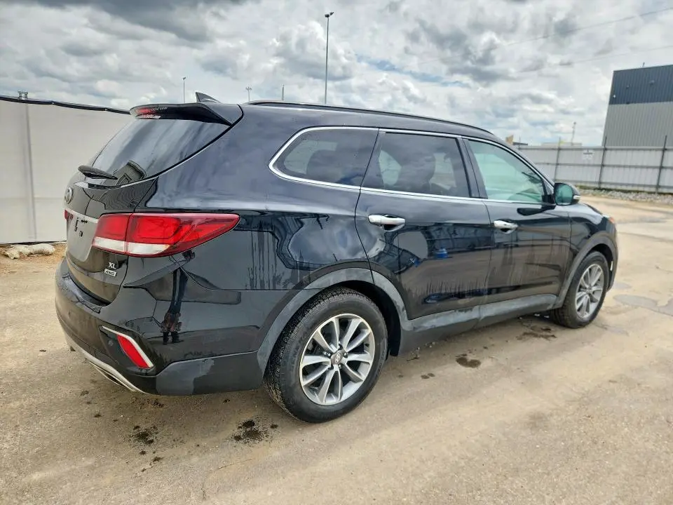 2018 HYUNDAI SANTA FE SE  
