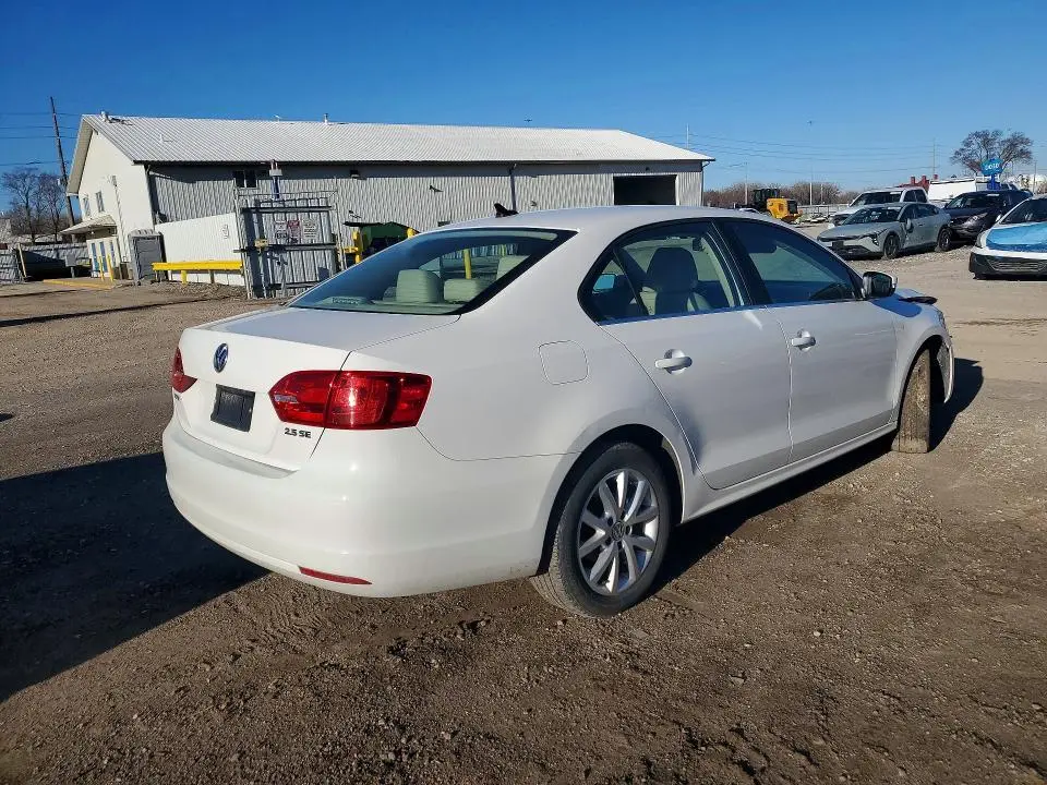 2013 VOLKSWAGEN JETTA SE  