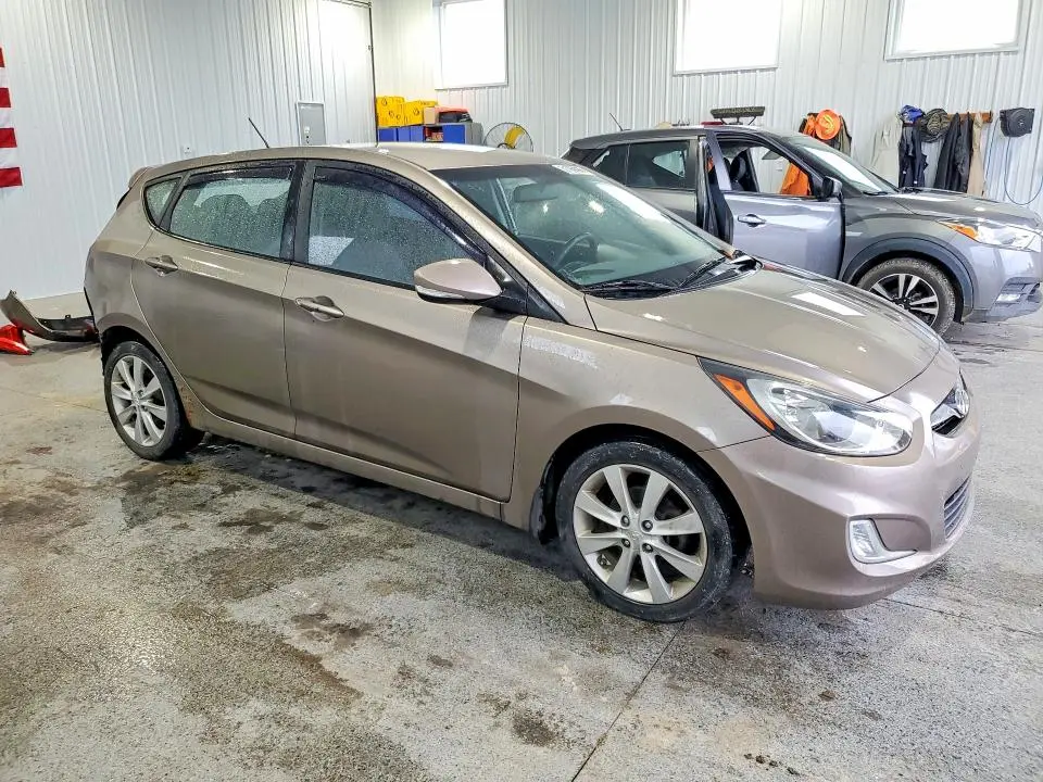 2013 HYUNDAI ACCENT SE  