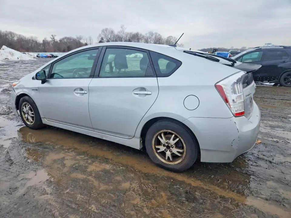 2011 TOYOTA PRIUS THREE  