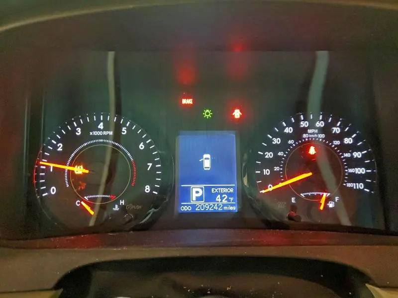 2015 TOYOTA SIENNA LE  