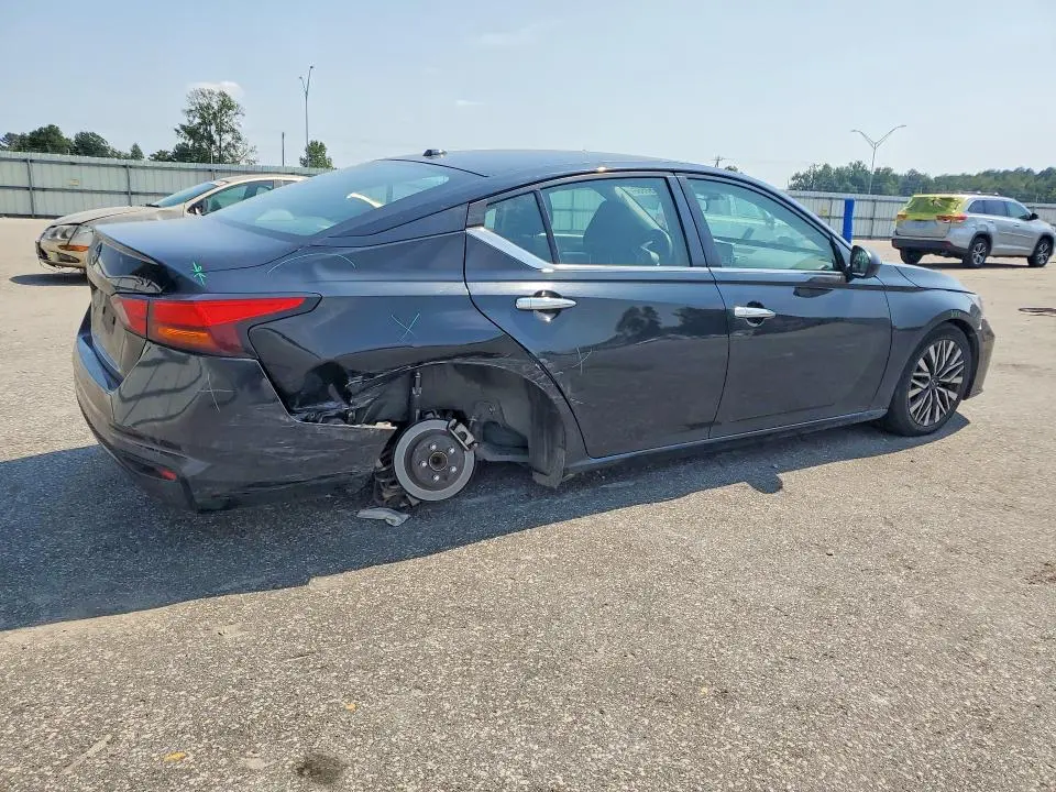 2023 NISSAN ALTIMA SV  