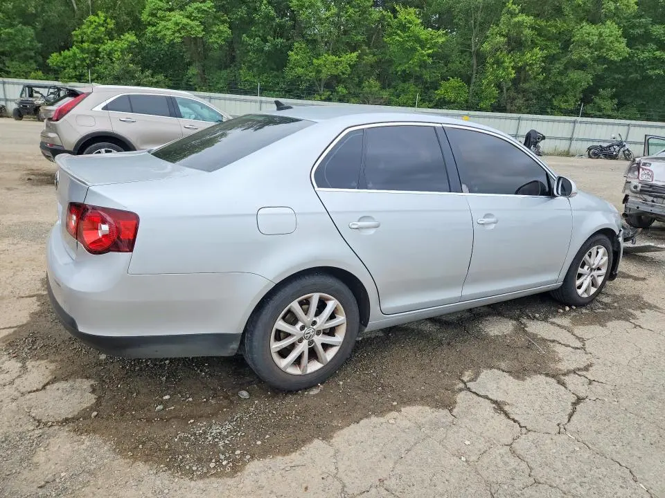 2010 VOLKSWAGEN JETTA SE  