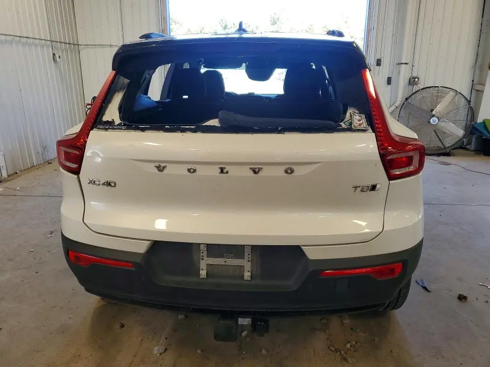 2021 VOLVO XC40 T5 R-DESIGN  