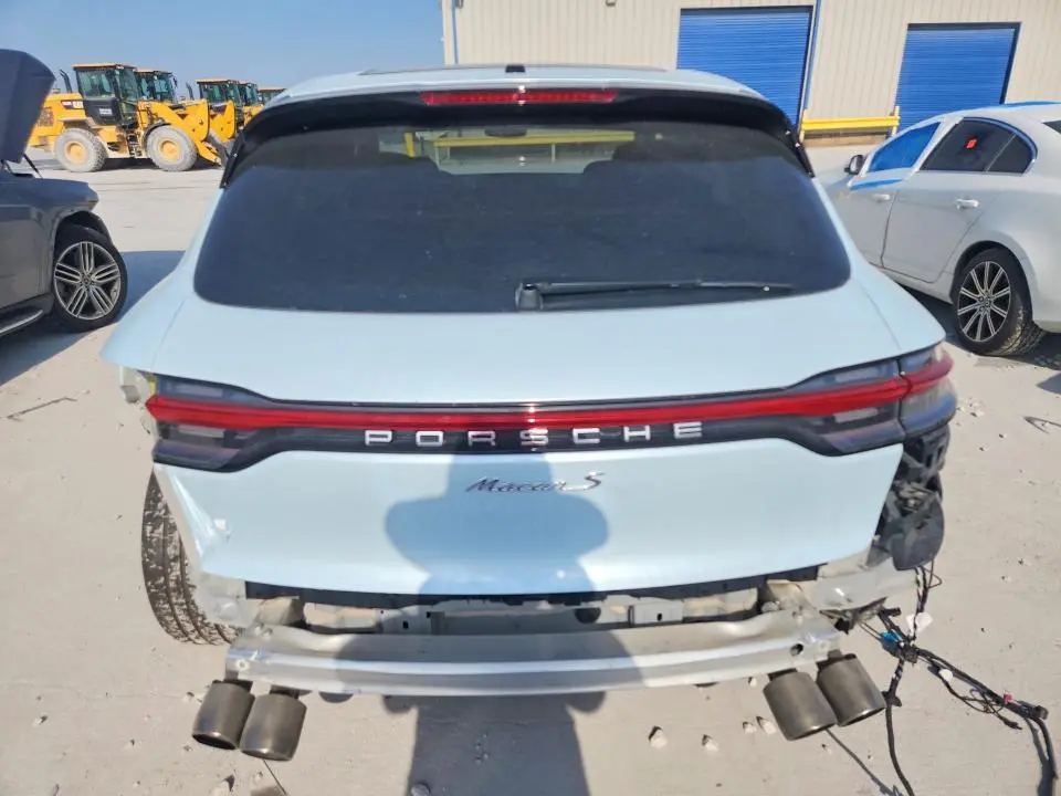 2025 PORSCHE MACAN   
