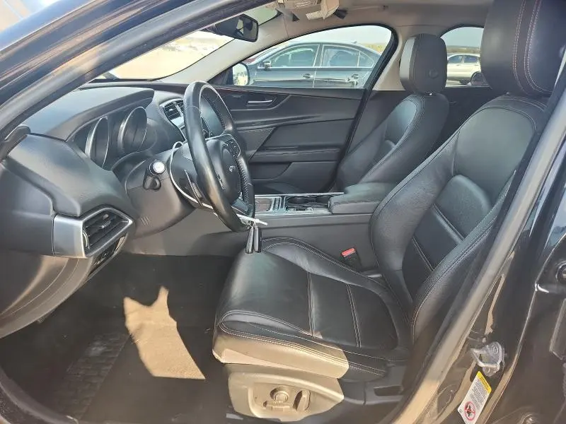 2017 JAGUAR XE PRESTIGE  