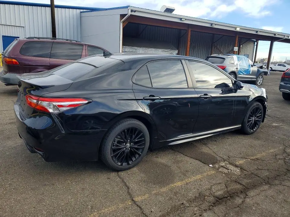 2020 TOYOTA CAMRY SE  