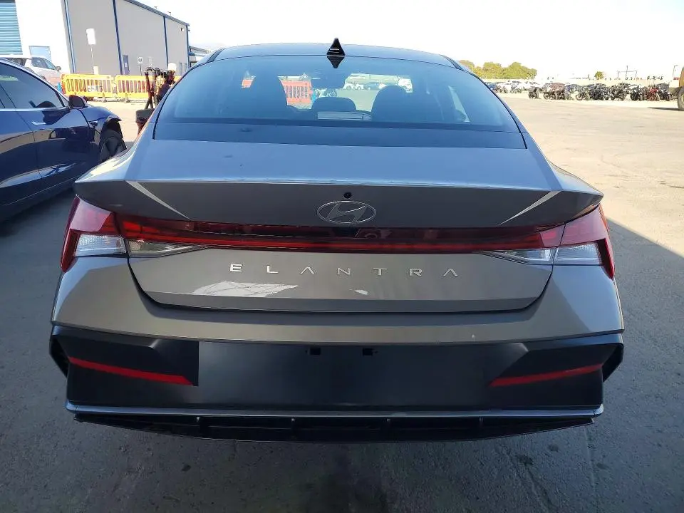 2025 HYUNDAI ELANTRA SEL  