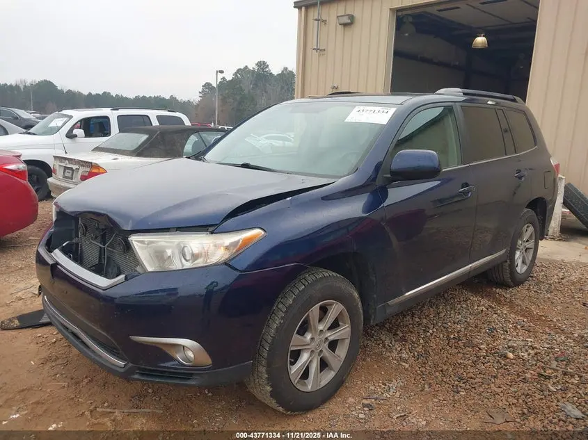 2013 TOYOTA HIGHLANDER SE V6