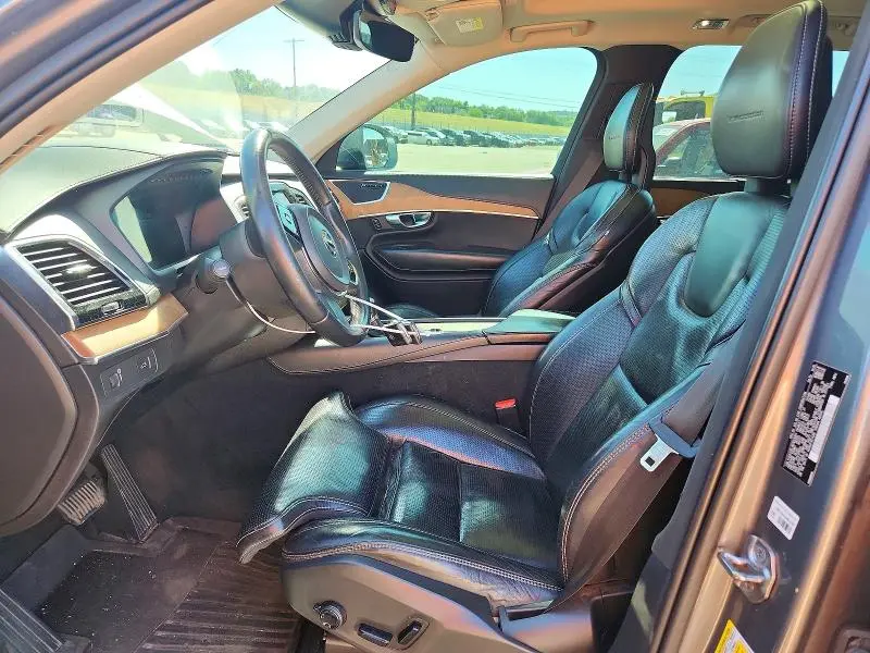 2016 VOLVO XC90 T6  
