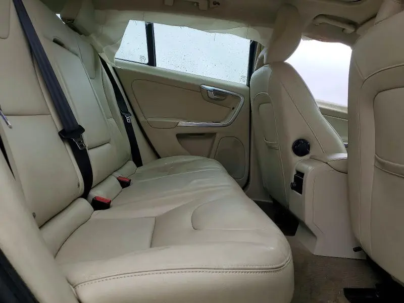 2015 VOLVO V60 PREMIER+  