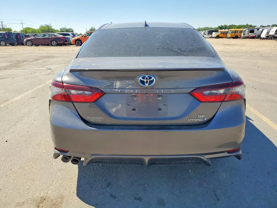 2021 TOYOTA CAMRY SE  