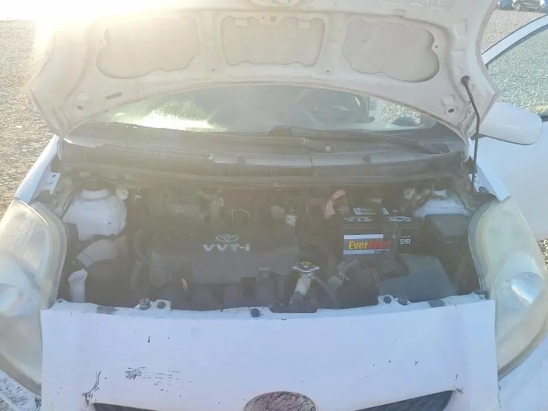 2011 TOYOTA YARIS BASE  