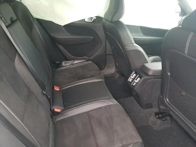 2019 VOLVO XC40 T5 R-DESIGN  