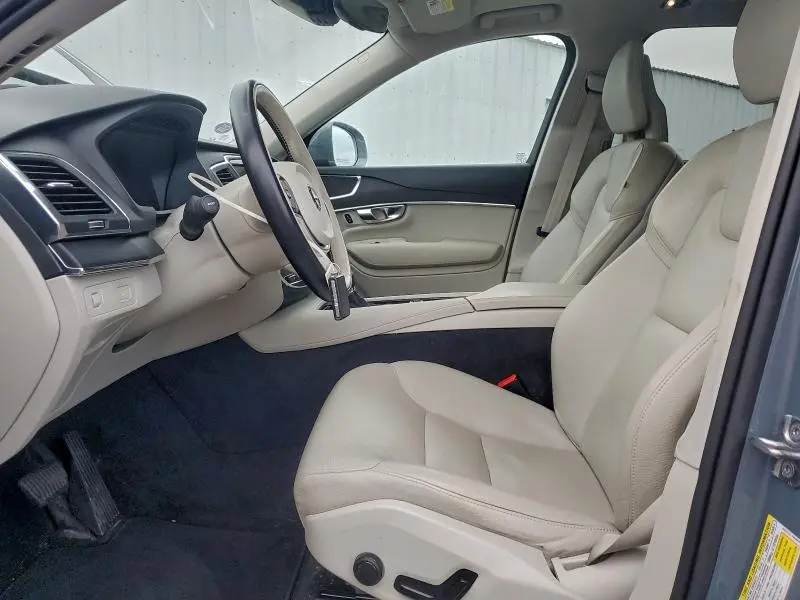2020 VOLVO XC90 T6 MOMENTUM  