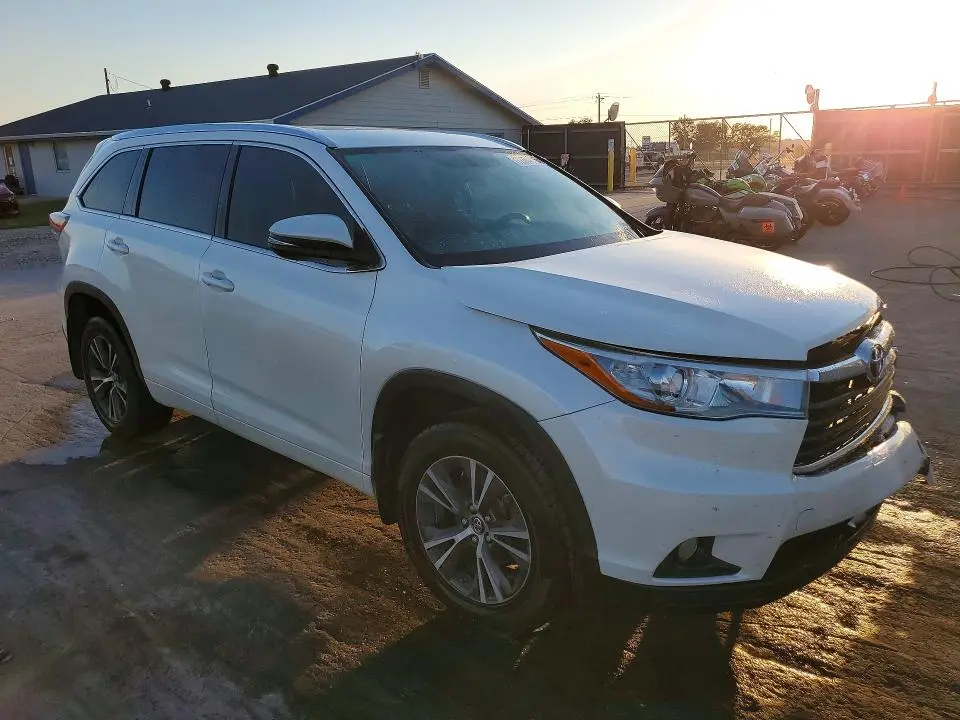 2016 TOYOTA HIGHLANDER XLE  