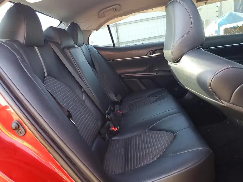 2019 TOYOTA CAMRY SE  