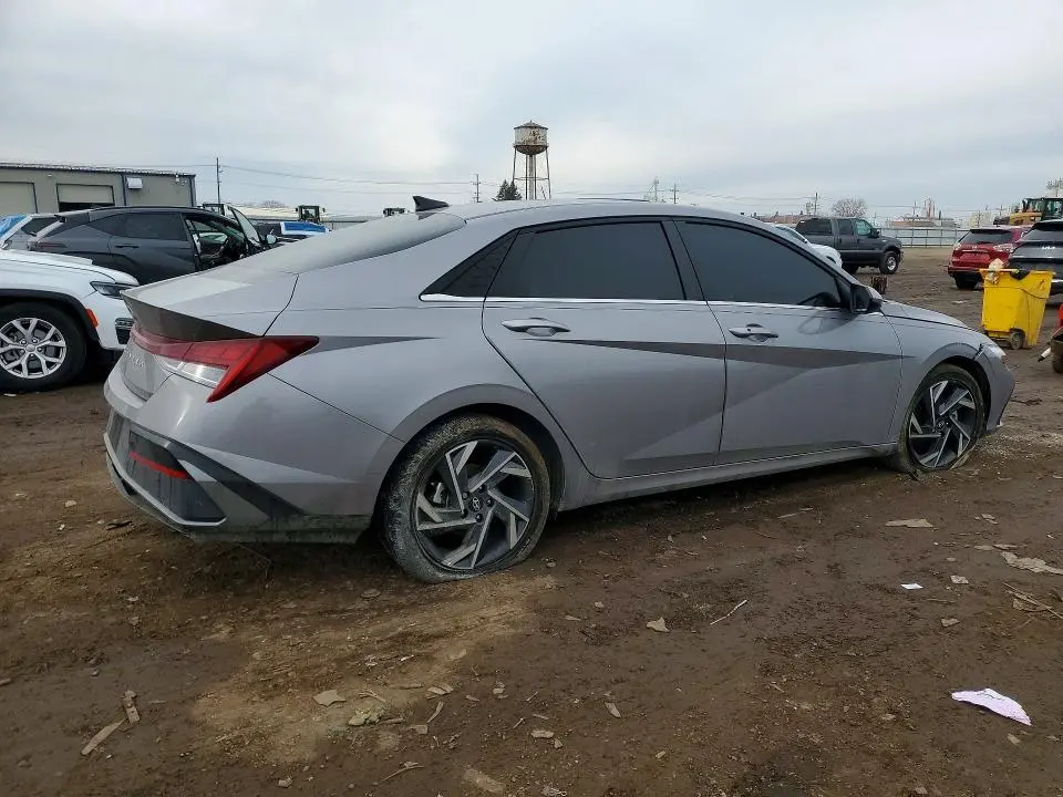 2025 HYUNDAI ELANTRA SEL  