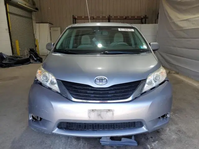 2012 TOYOTA SIENNA LE  