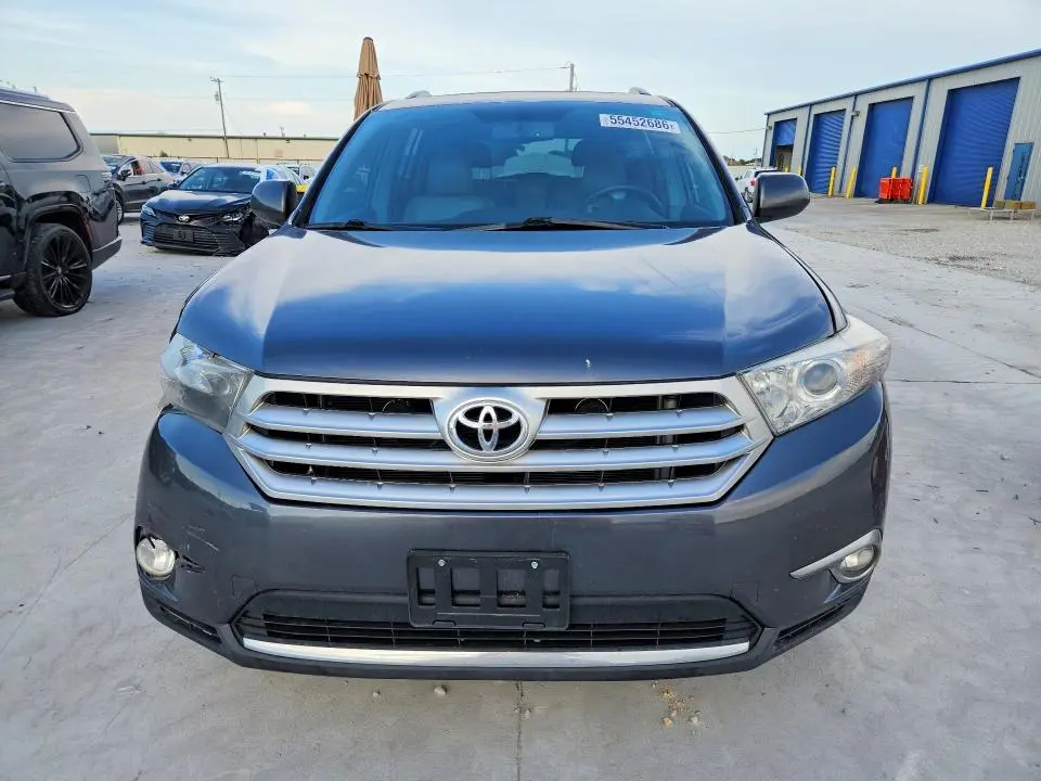 2012 TOYOTA HIGHLANDER SE  