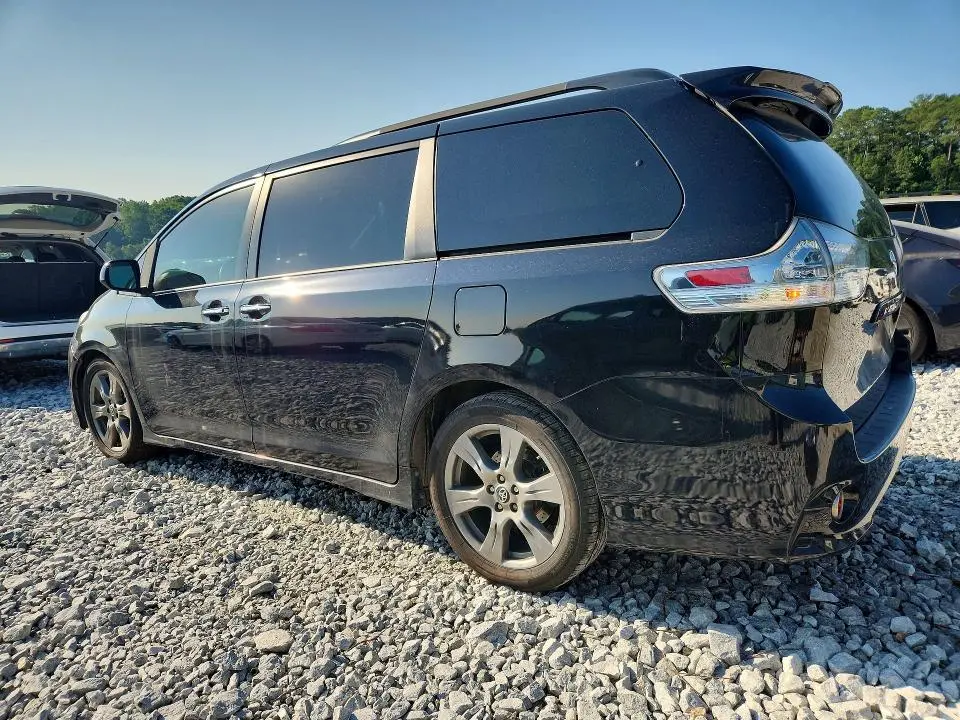 2018 TOYOTA SIENNA SE PREMIUM 8-PASSENGER  