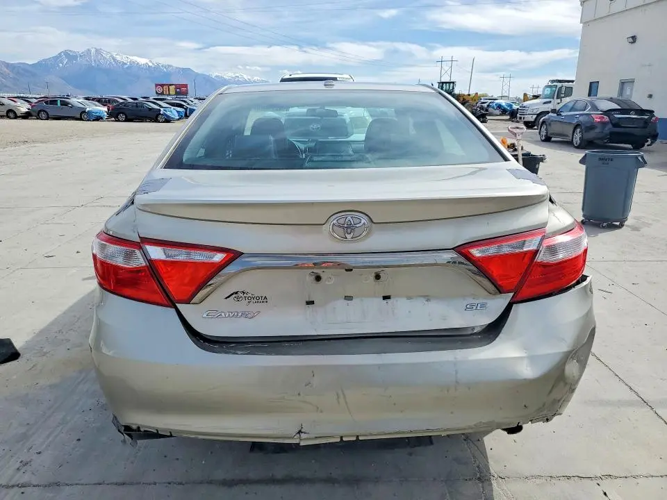 2015 TOYOTA CAMRY SE  