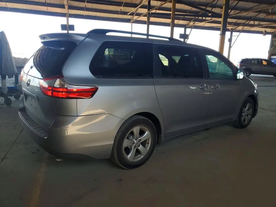 2016 TOYOTA SIENNA LE  