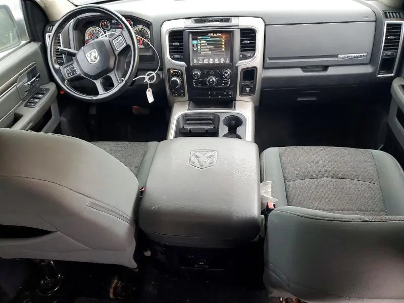 2016 RAM 1500 SLT  