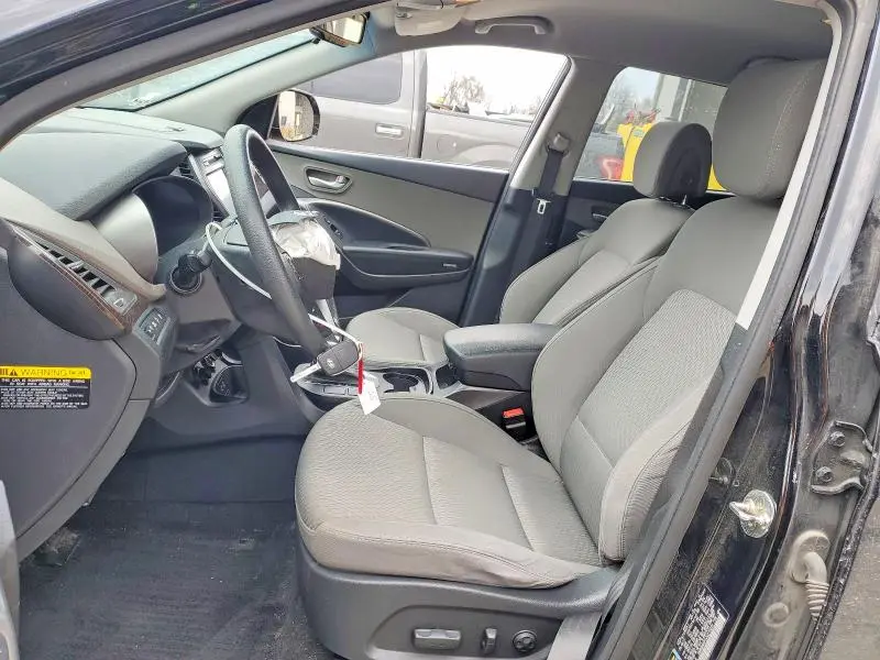 2018 HYUNDAI SANTA FE SE  