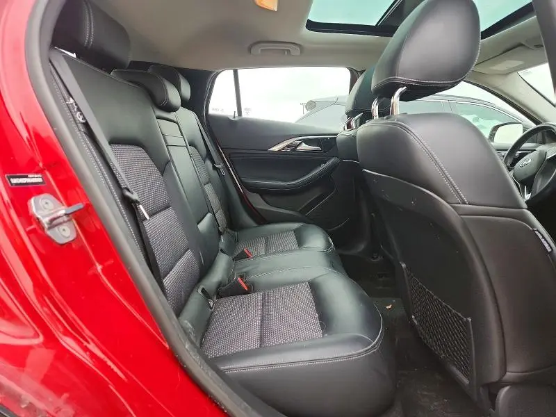 2019 INFINITI QX30 LUXE  