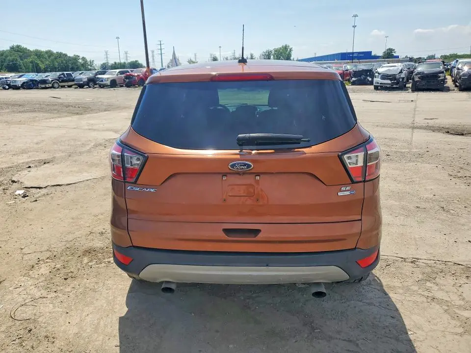 2017 FORD ESCAPE SE  