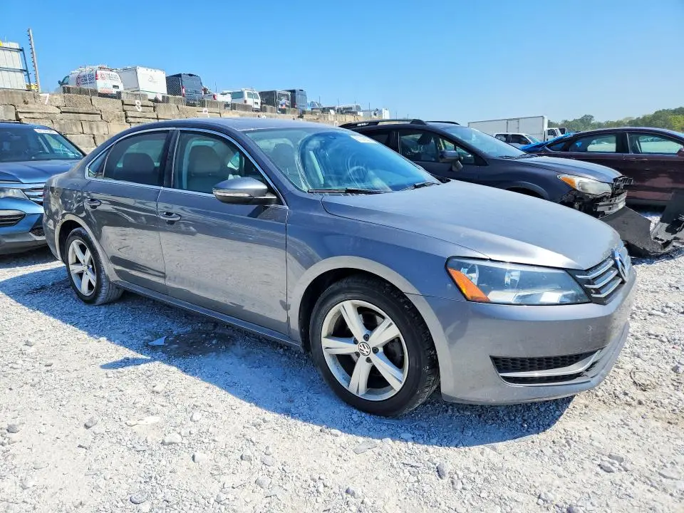 2012 VOLKSWAGEN PASSAT SE  