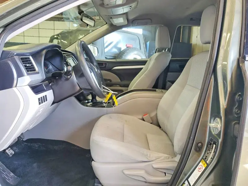 2016 TOYOTA HIGHLANDER LE  