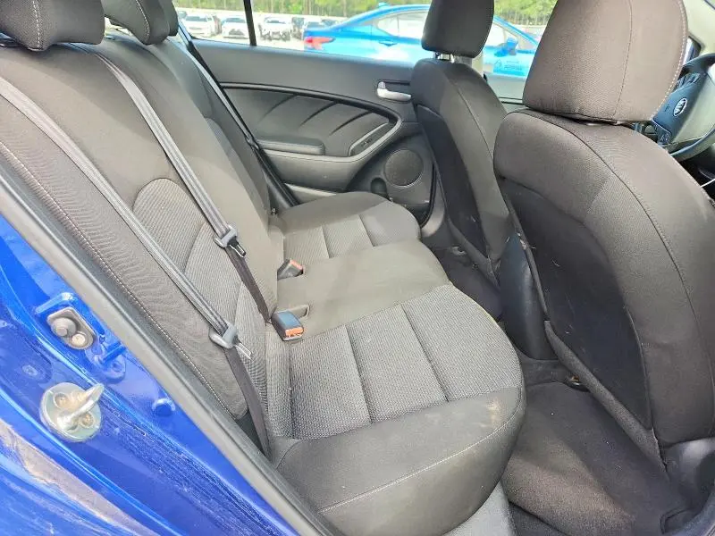 2017 KIA FORTE LX  