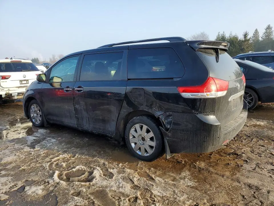2011 TOYOTA SIENNA XLE  