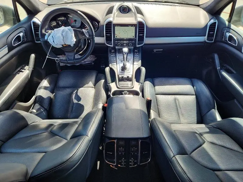 2013 PORSCHE CAYENNE GTS  