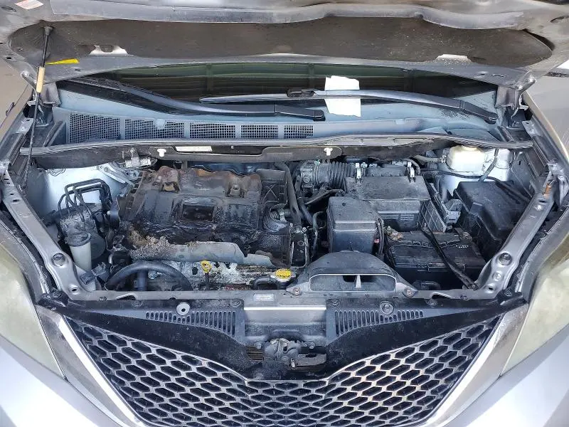 2011 TOYOTA SIENNA SPORT  